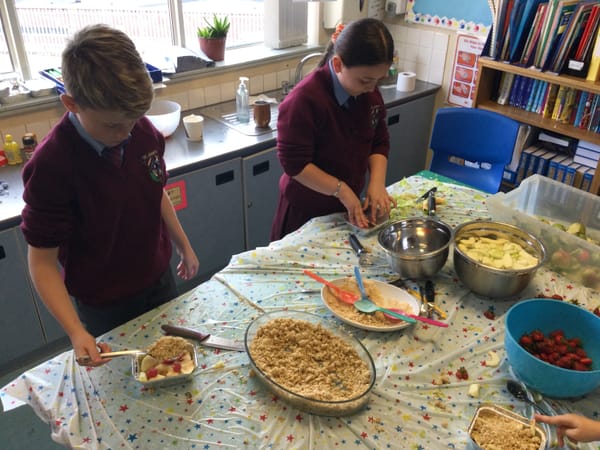 Making apple and strawberry crumble in Y6