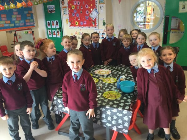 Year 2A had a busy day planting and baking 🎃⭐️👏