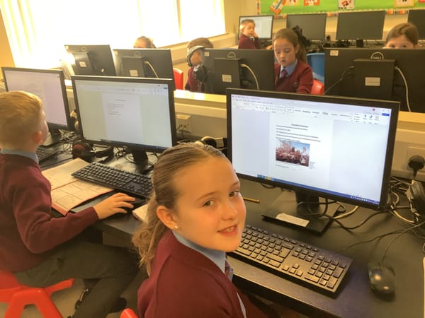 Year 4B learning how to use MSWord